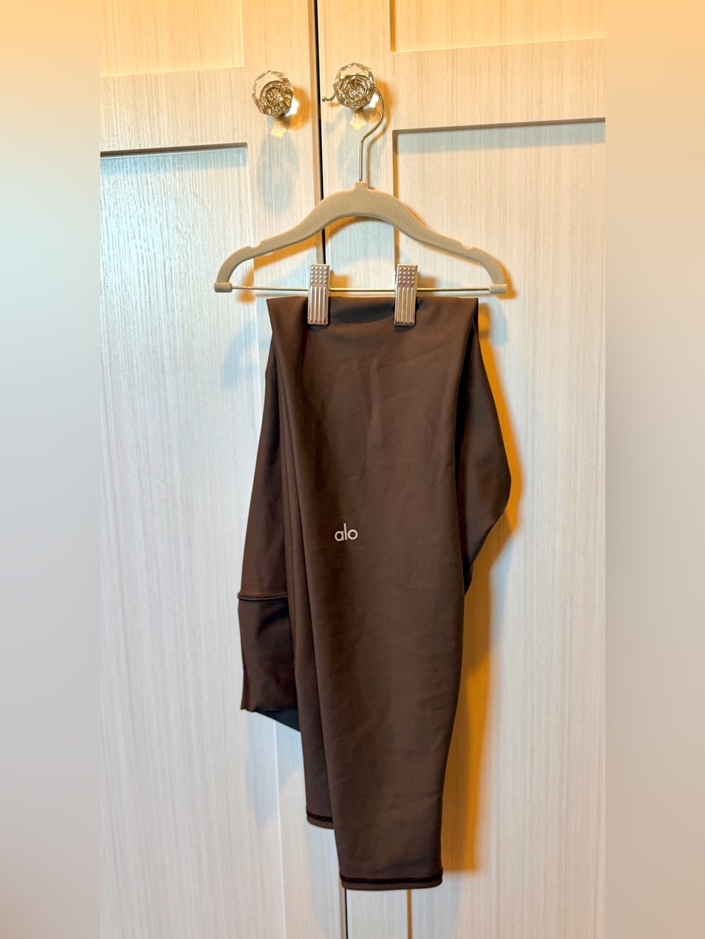 ALO Yoga Women’s Airlift Chocolate Brown Performance Leggings